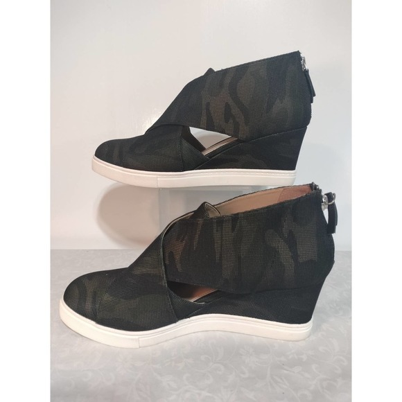 L. Paolo camouflage wedge ankle booties women 10M Green and Black - Picture 3 of 11